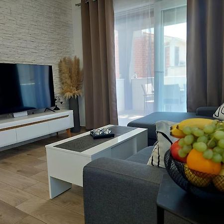 Valux Apartman Pula Ngoại thất bức ảnh