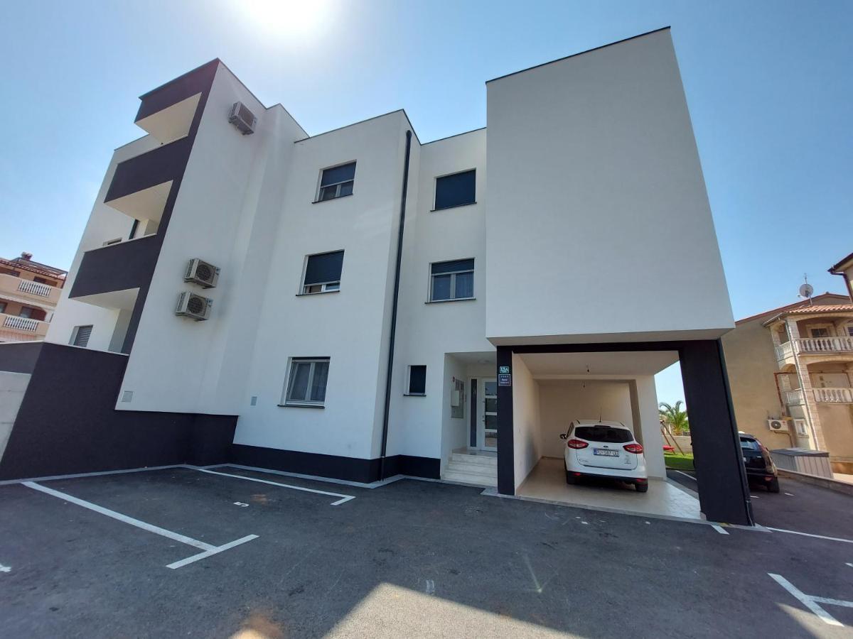 Valux Apartman Pula Ngoại thất bức ảnh