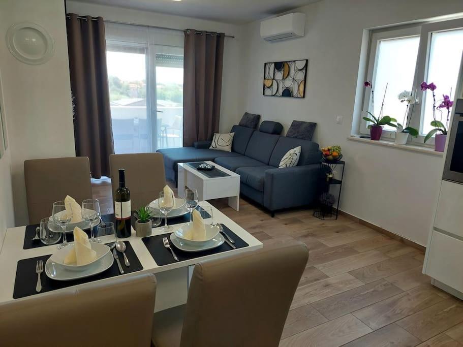 Valux Apartman Pula Ngoại thất bức ảnh