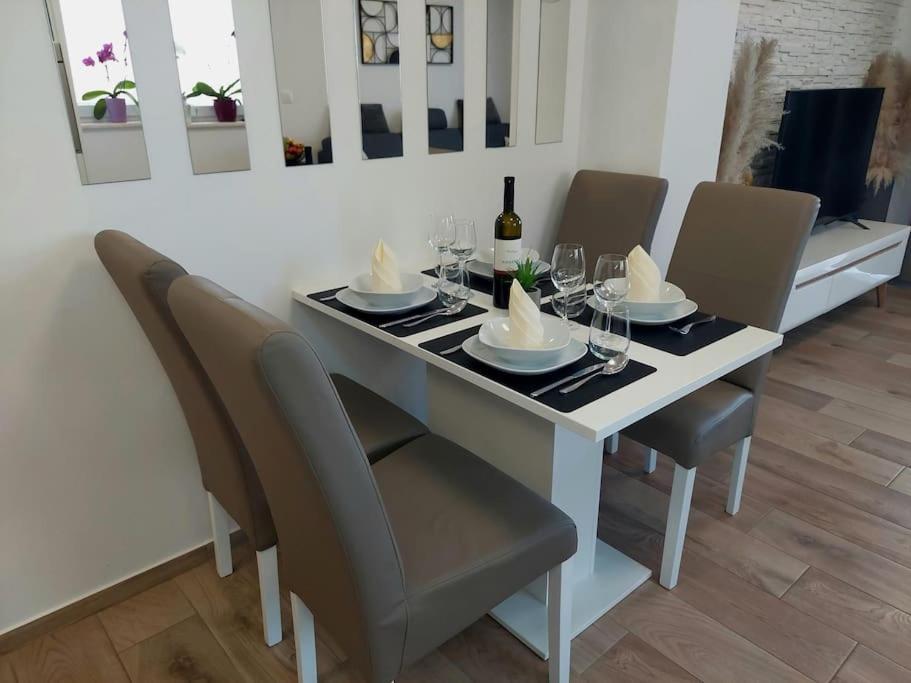 Valux Apartman Pula Ngoại thất bức ảnh