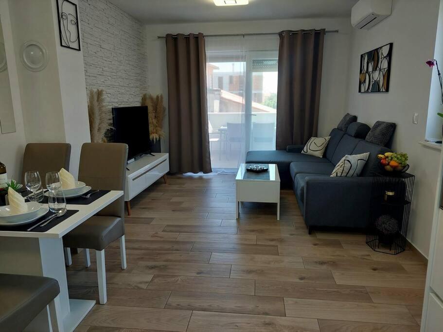 Valux Apartman Pula Ngoại thất bức ảnh