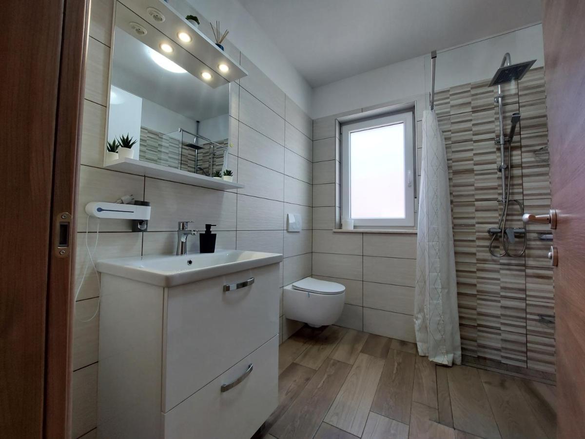Valux Apartman Pula Ngoại thất bức ảnh