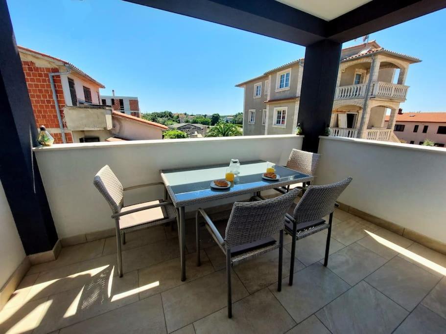 Valux Apartman Pula Ngoại thất bức ảnh